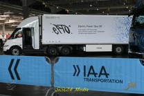 Der Tesla Semi versorgt über den elektrischen Nebenabtrieb auch Technik im Auflieger. (Bild: Stefan Siedler)