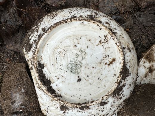 Funde aus einem Mülloch in der Nähe des Bahnhofs